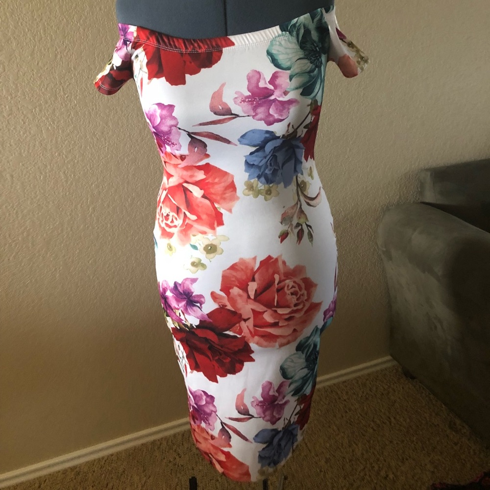 Nice bodycon dress .